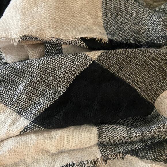 Old Navy Women's Black Plaid Flannel Blanket Scarf New with Tag - Picture 7 of 7
